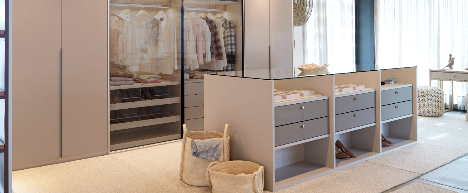 Closet planejado contemporâneo Casa Brasileira